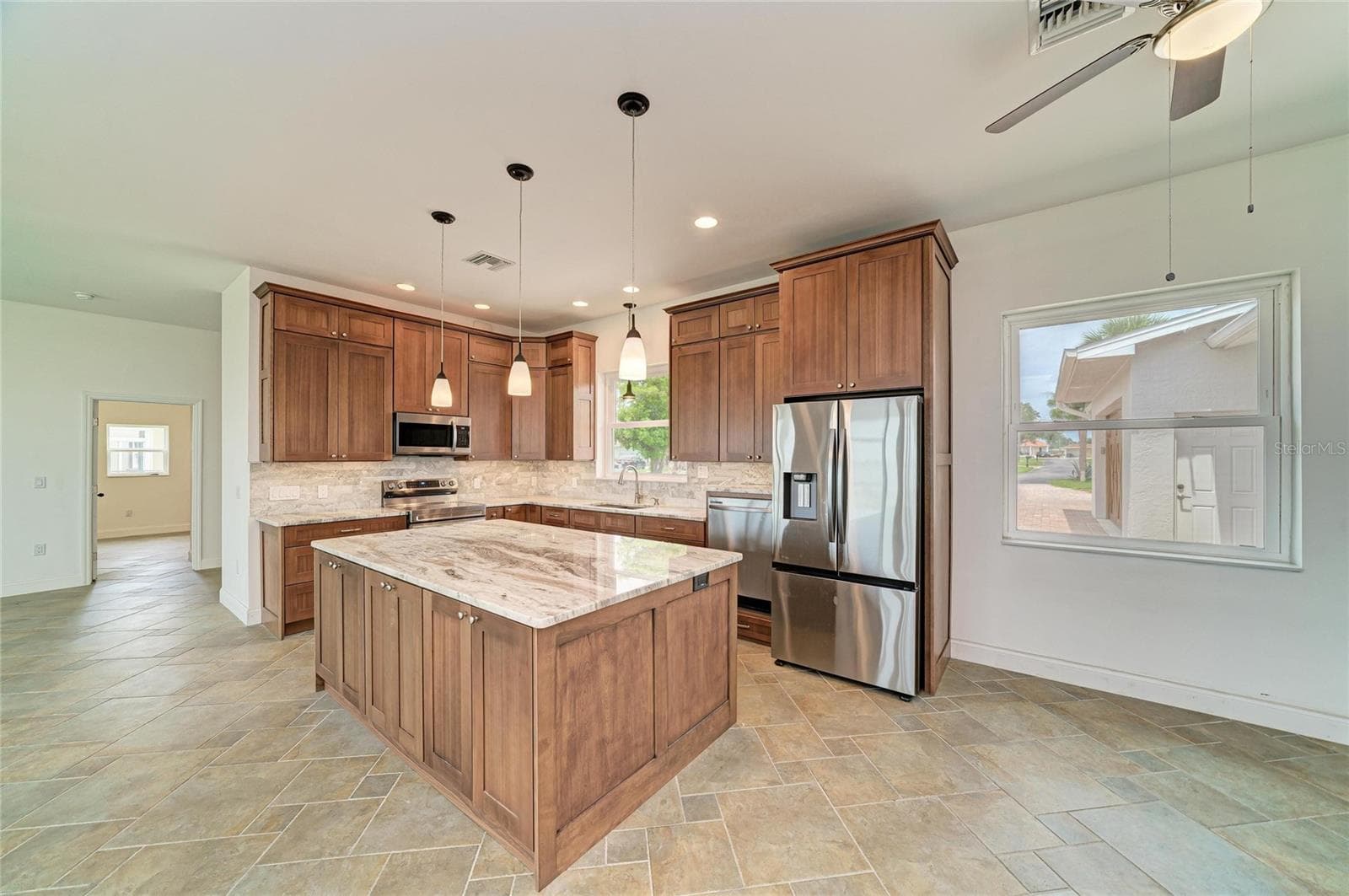 Single Family Residence at 211 BAHIA VISTA DR, ENGLEWOOD, photo 15 of 57