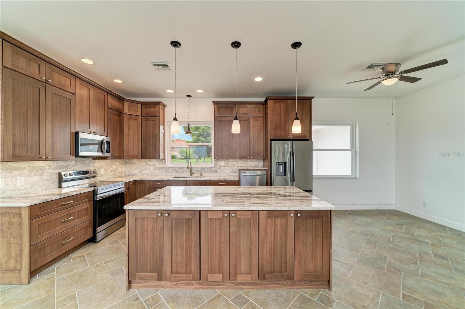 Single Family Residence at 211 BAHIA VISTA DR, ENGLEWOOD, photo 21 of 57