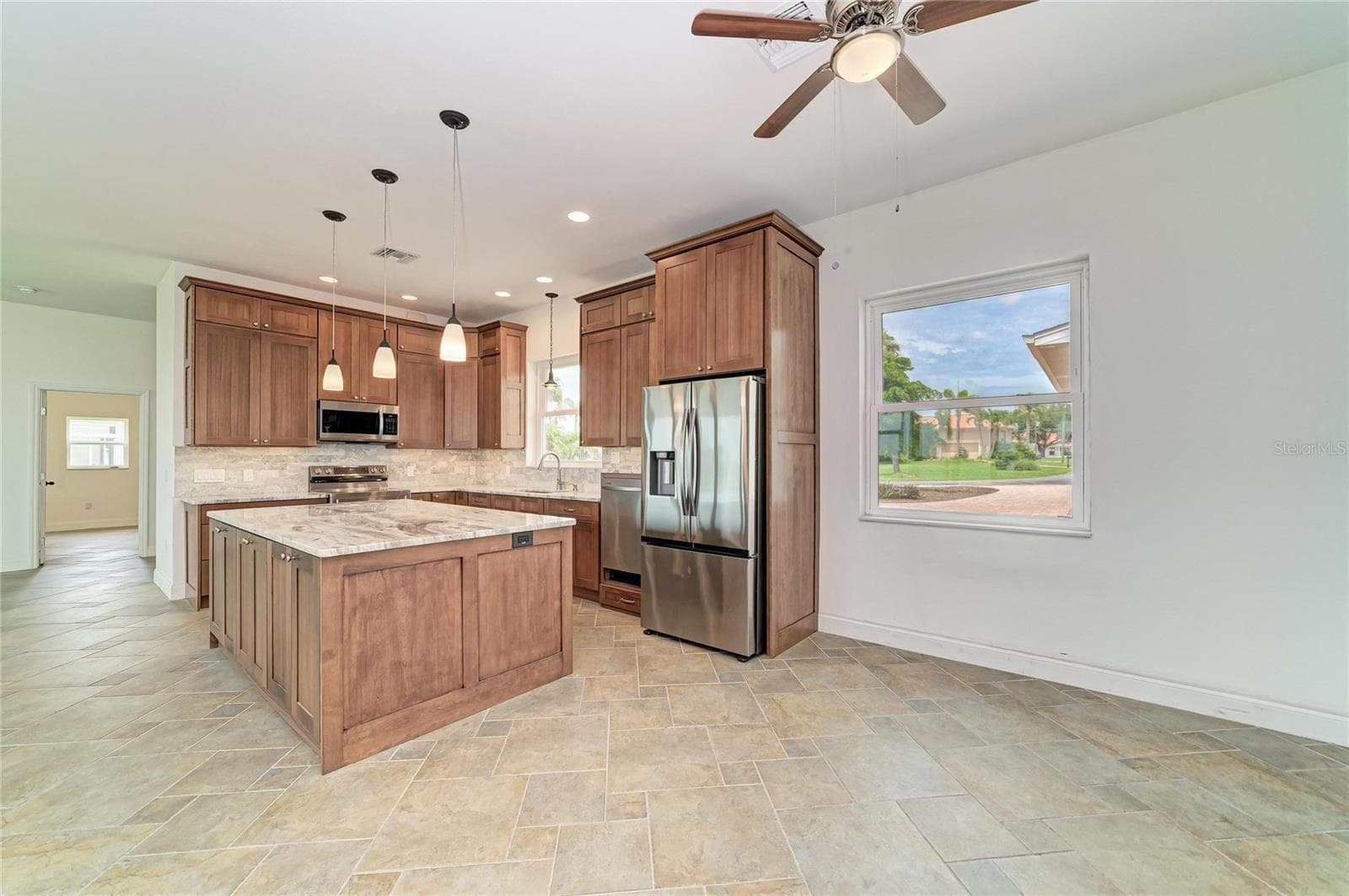 Single Family Residence at 211 BAHIA VISTA DR, ENGLEWOOD, photo 23 of 57