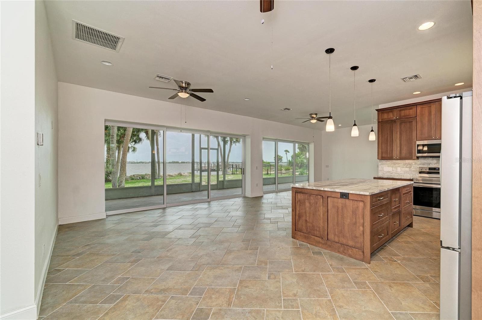 Single Family Residence at 211 BAHIA VISTA DR, ENGLEWOOD, photo 24 of 57