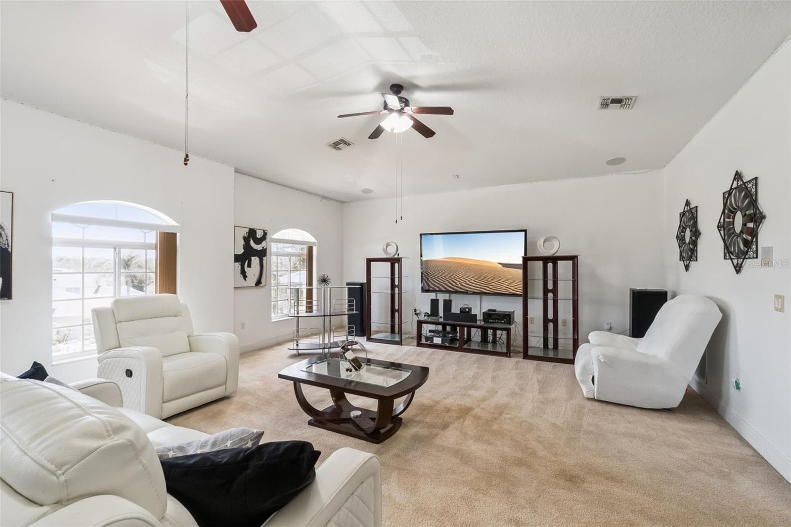 Upstairs loft with high ceilings and arched windows - 1112 CALLAWAY CIR, CLERMONT