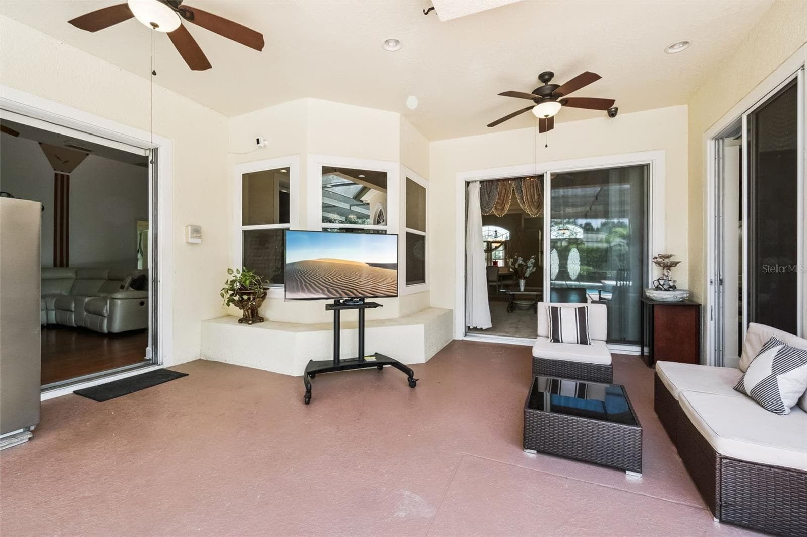 Lanai sitting area with sliding door access - 1112 CALLAWAY CIR, CLERMONT