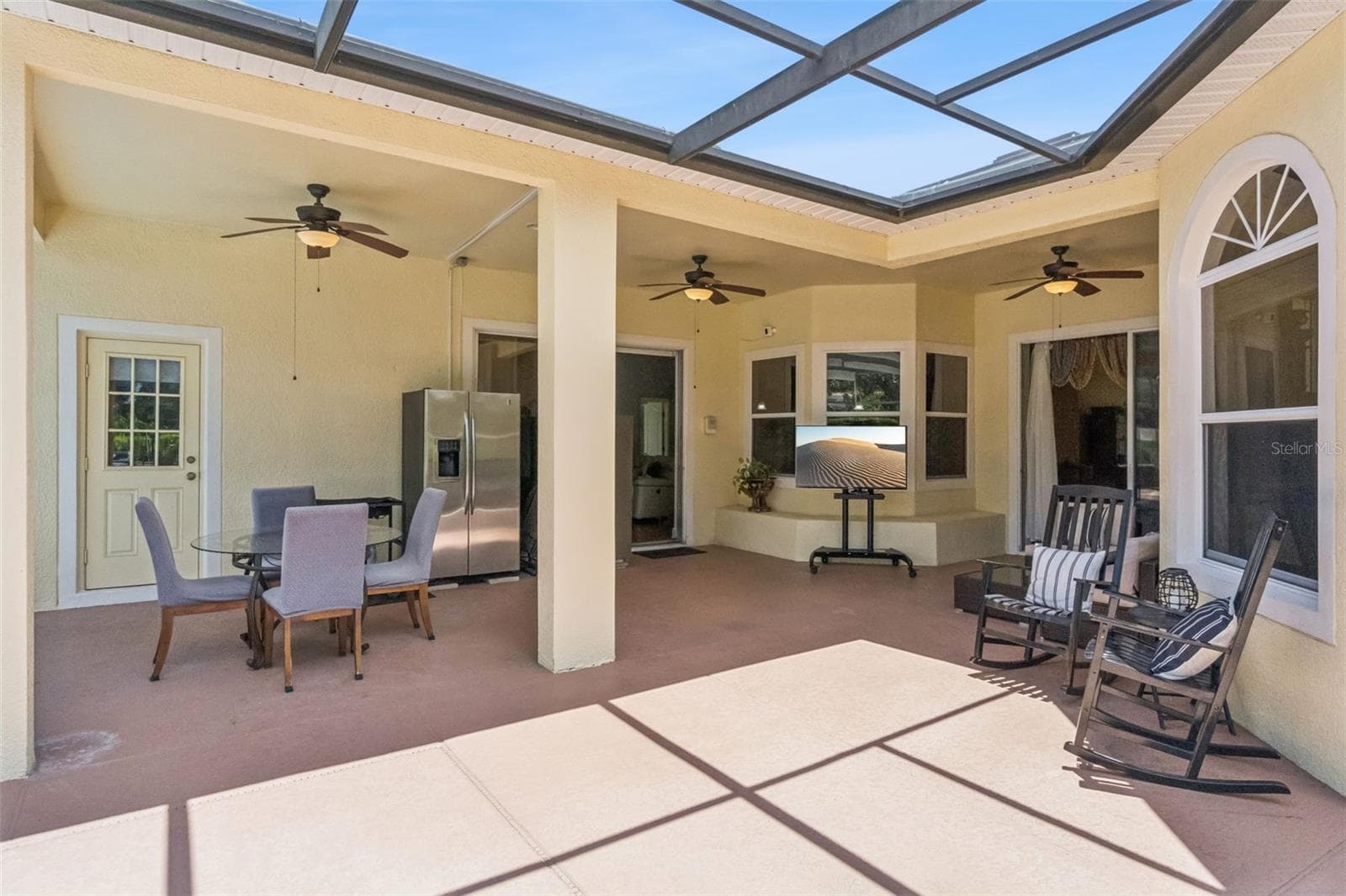 Covered lanai with seating area - 1112 CALLAWAY CIR, CLERMONT