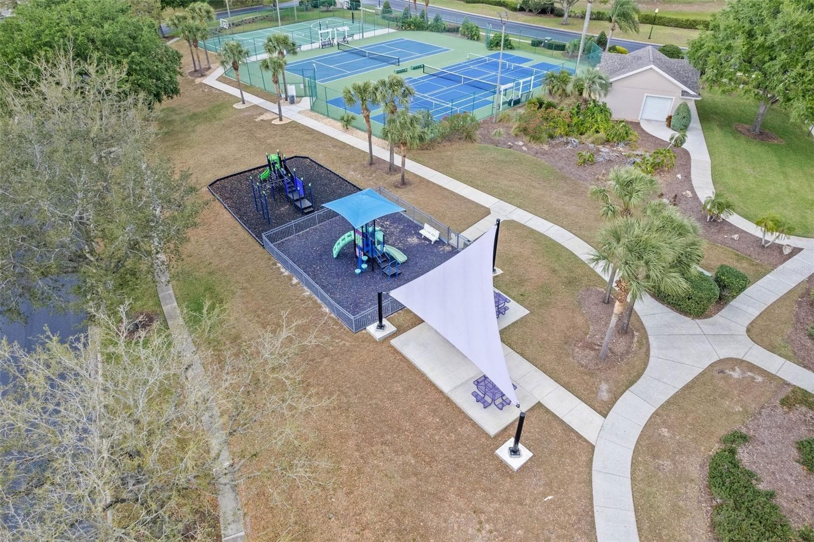 Community playground and courts - 1112 CALLAWAY CIR, CLERMONT