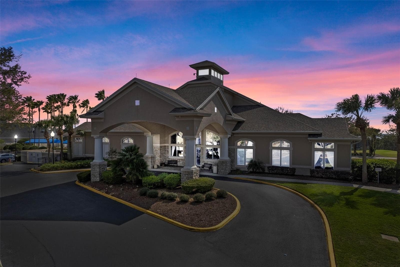 Community clubhouse at twilight - 1112 CALLAWAY CIR, CLERMONT