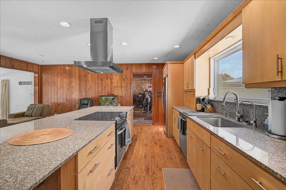 Single Family Residence at 2404 BISPHAM RD, SARASOTA, photo 12 of 54