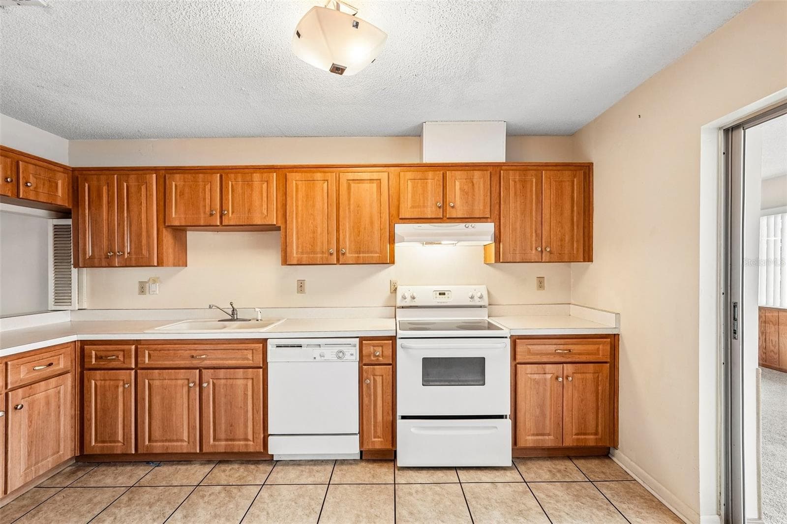 Condominium at 1329 NEW BEDFORD DR, SUN CITY CENTER, photo 9 of 45