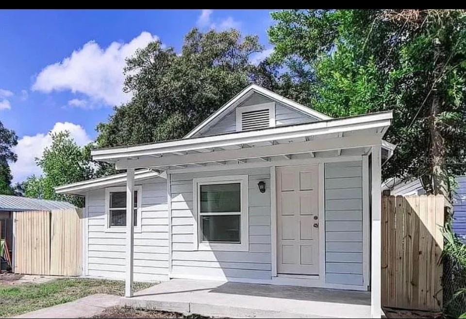 Single Family Residence at 8428 N HIGHLAND AVE, TAMPA, photo 2 of 13