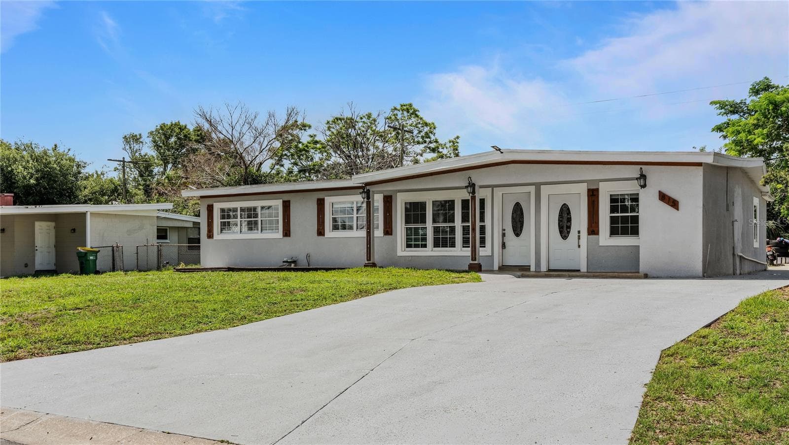 Single Family Residence at 815 W HIGHLAND DR, COCOA, photo 2 of 24