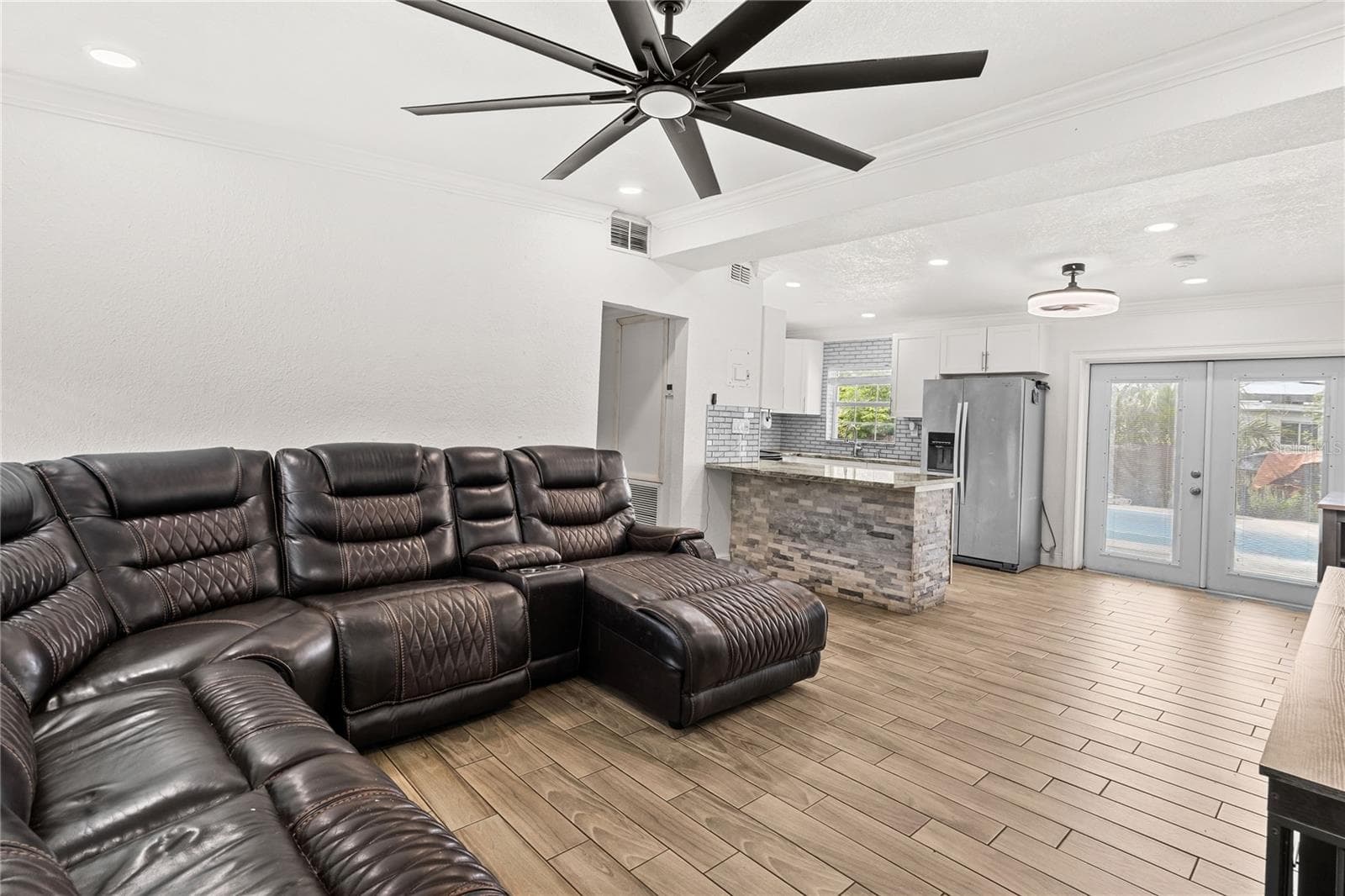 Single Family Residence at 815 W HIGHLAND DR, COCOA, photo 12 of 24