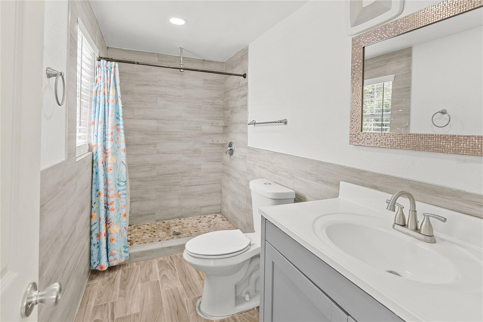 Master bathroom - 815 W HIGHLAND DR, COCOA