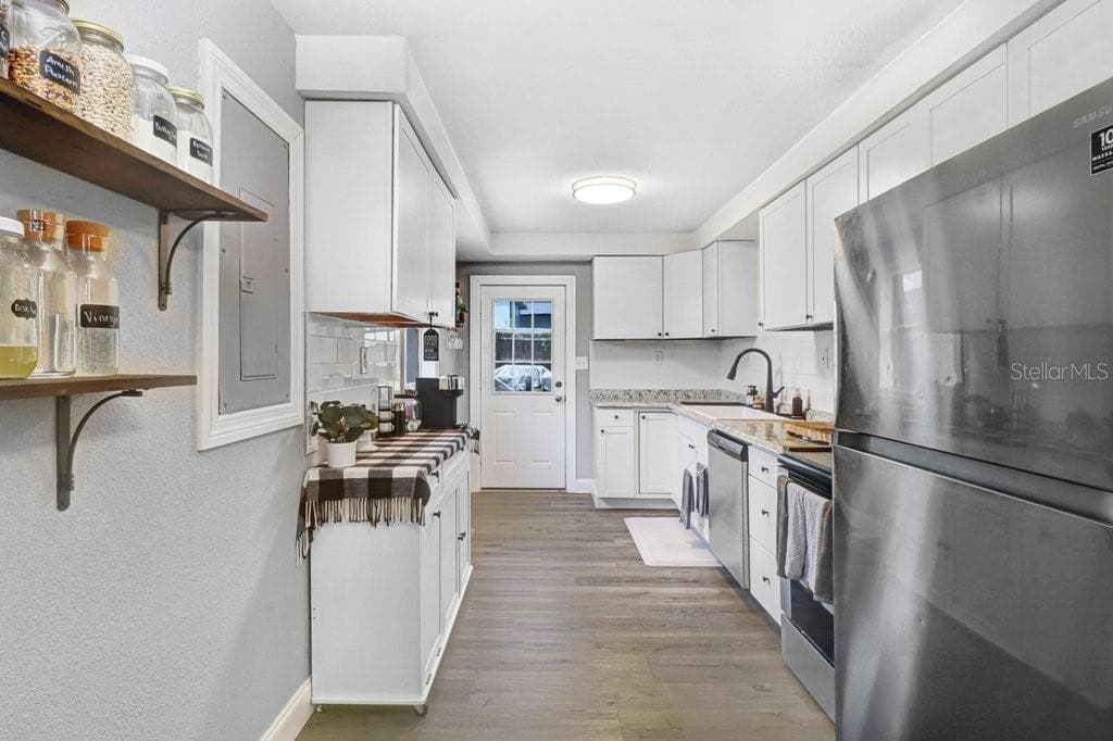 Single Family Residence at 11110 HACKNEY DR, RIVERVIEW, photo 8 of 37