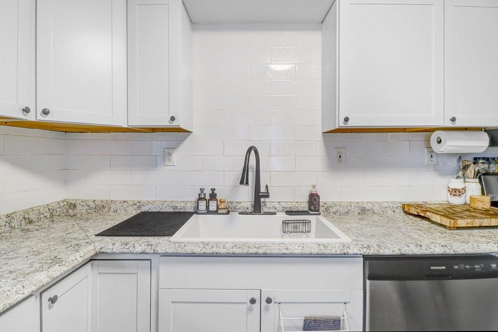 Single Family Residence at 11110 HACKNEY DR, RIVERVIEW, photo 9 of 37