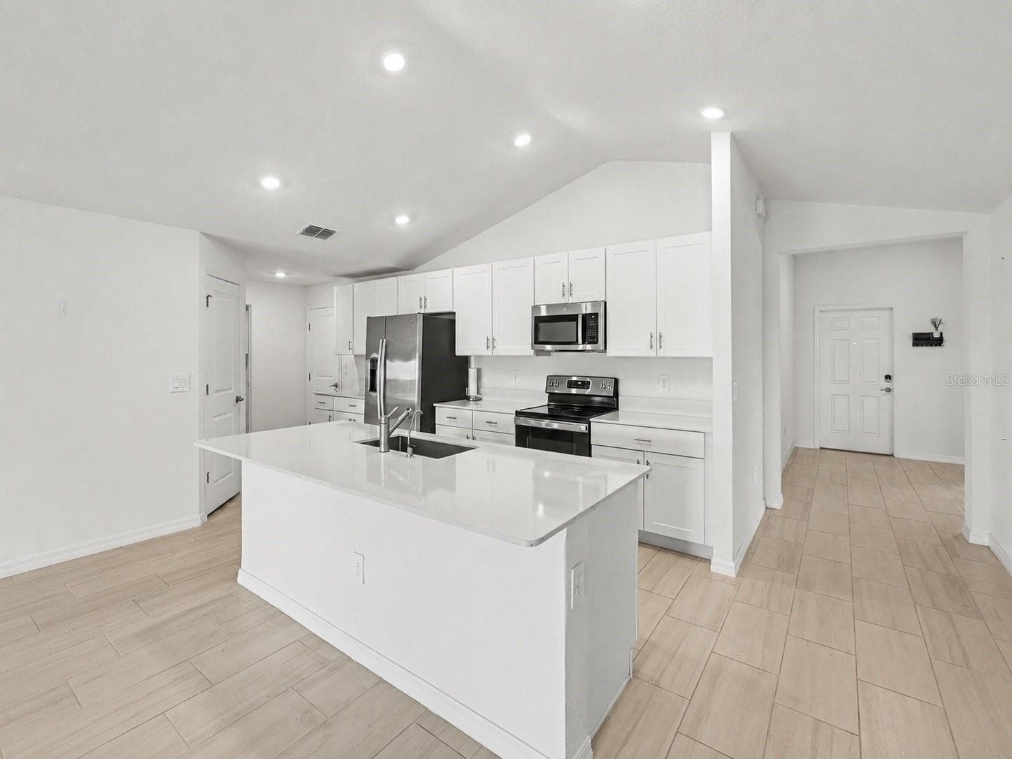 Single Family Residence at 15281 ZIRCON RED DR, WIMAUMA, photo 2 of 20