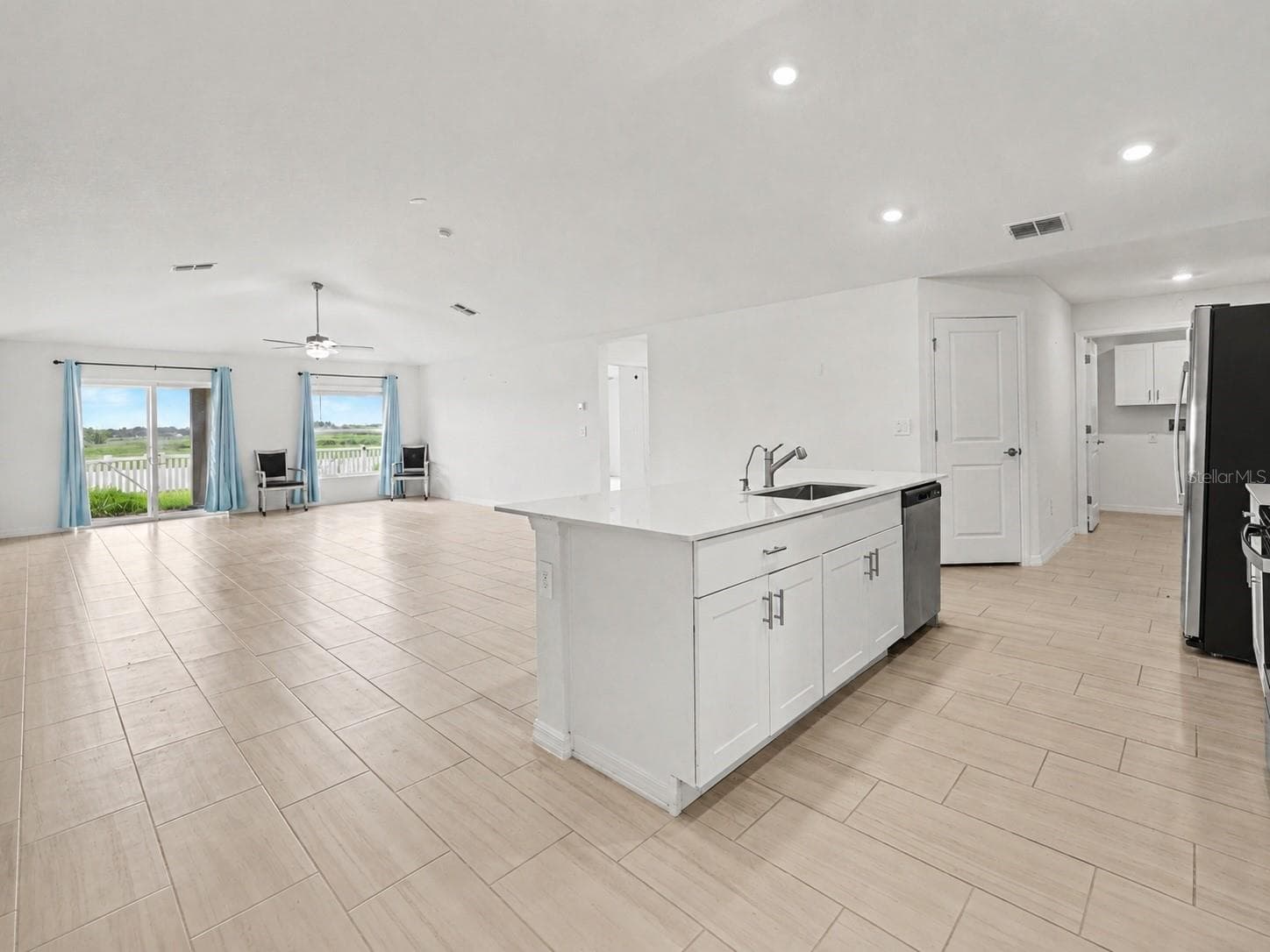 Single Family Residence at 15281 ZIRCON RED DR, WIMAUMA, photo 3 of 20