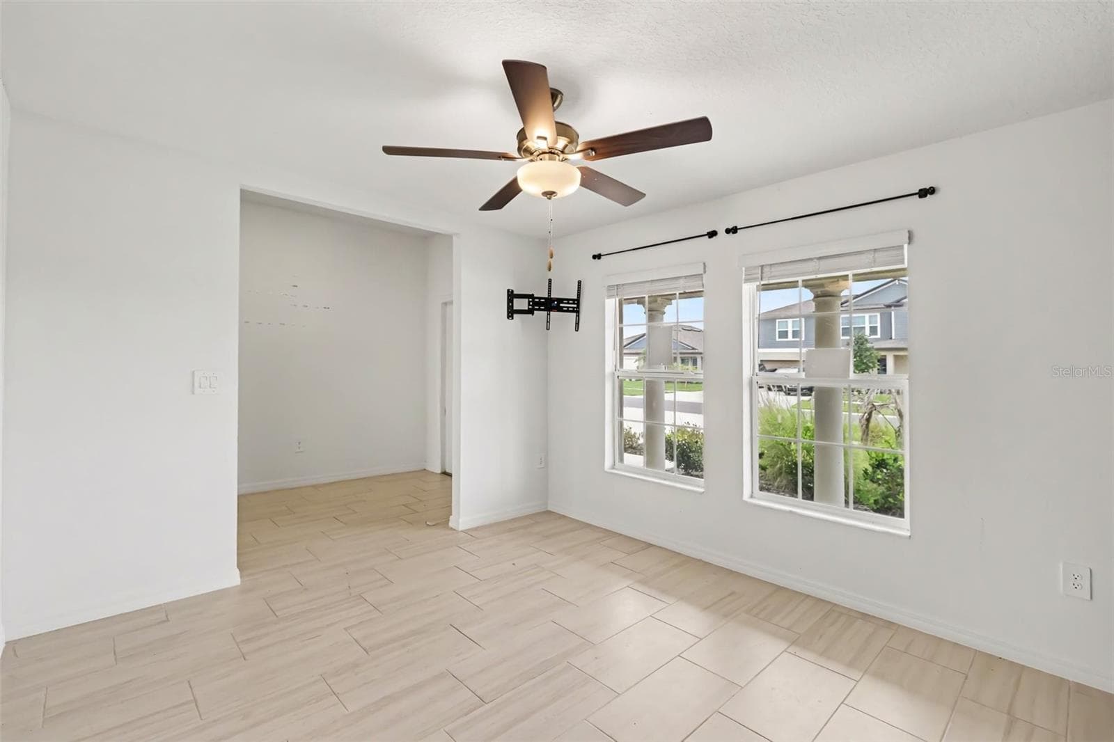 Single Family Residence at 15281 ZIRCON RED DR, WIMAUMA, photo 4 of 20