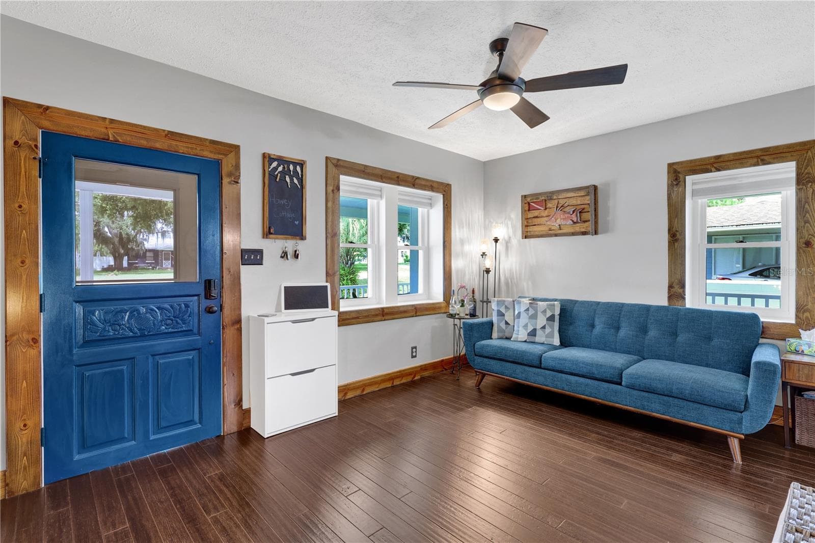 Single Family Residence at 302 S PALM AVE, HOWEY IN THE HILLS, photo 6 of 31