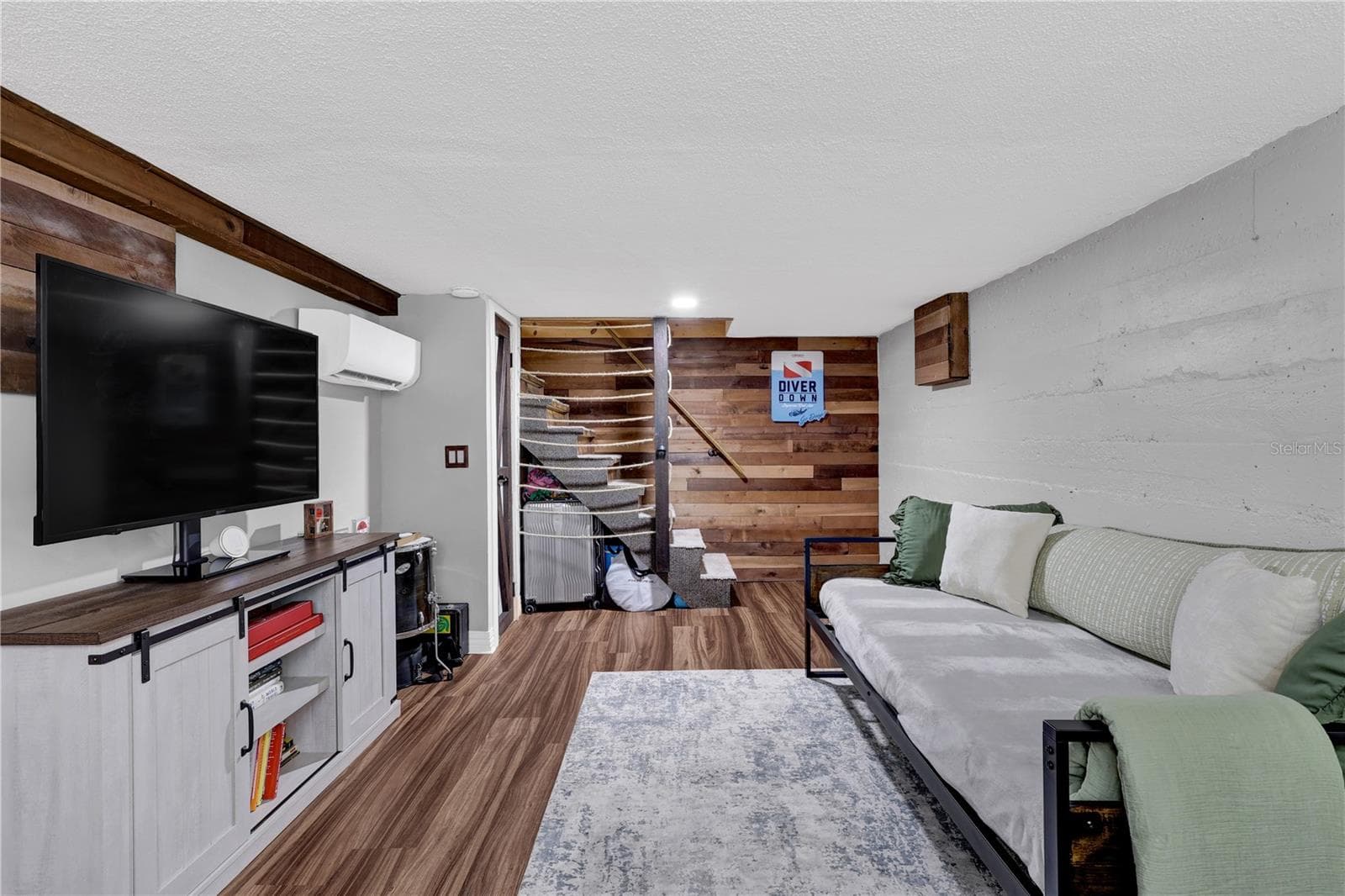 Single Family Residence at 302 S PALM AVE, HOWEY IN THE HILLS, photo 16 of 31