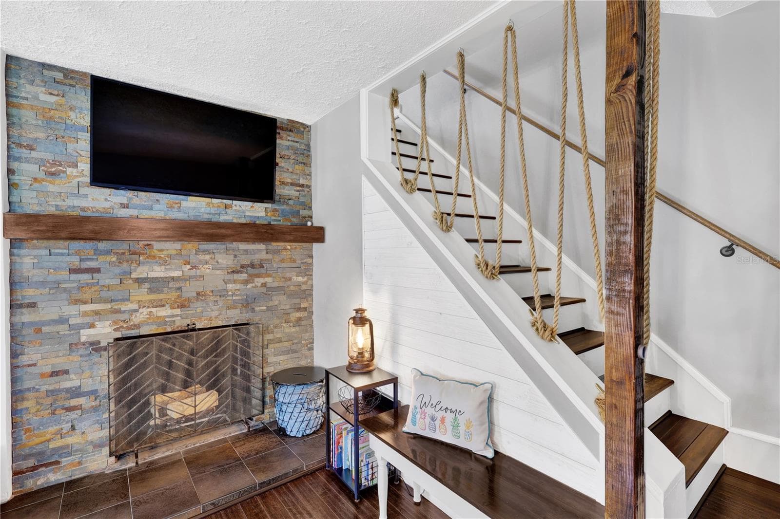 Single Family Residence at 302 S PALM AVE, HOWEY IN THE HILLS, photo 26 of 31
