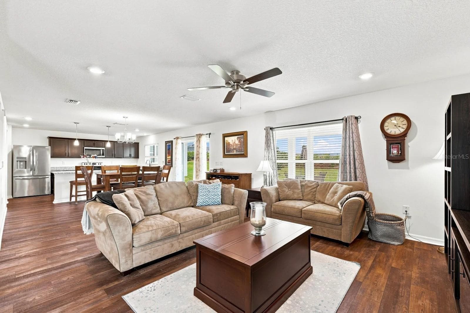 Great Room open to Kitchen - 455 OVERPOOL AVE, DAVENPORT
