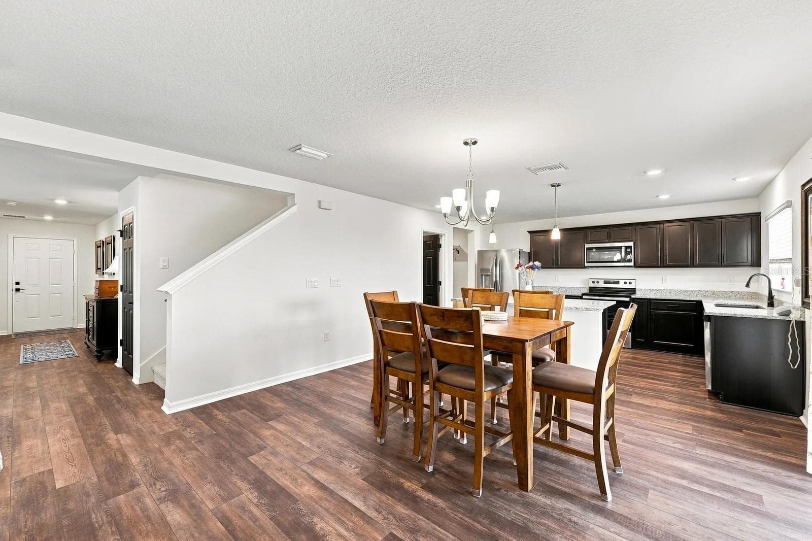 Eat-in Space and Kitchen - 455 OVERPOOL AVE, DAVENPORT