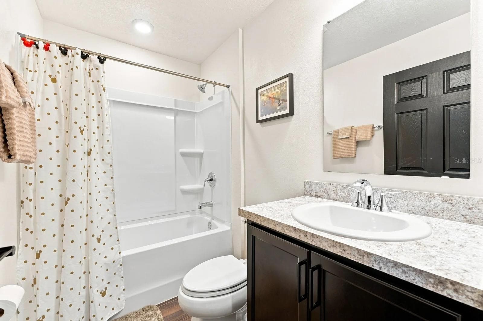 First Floor Full Bathroom - 455 OVERPOOL AVE, DAVENPORT