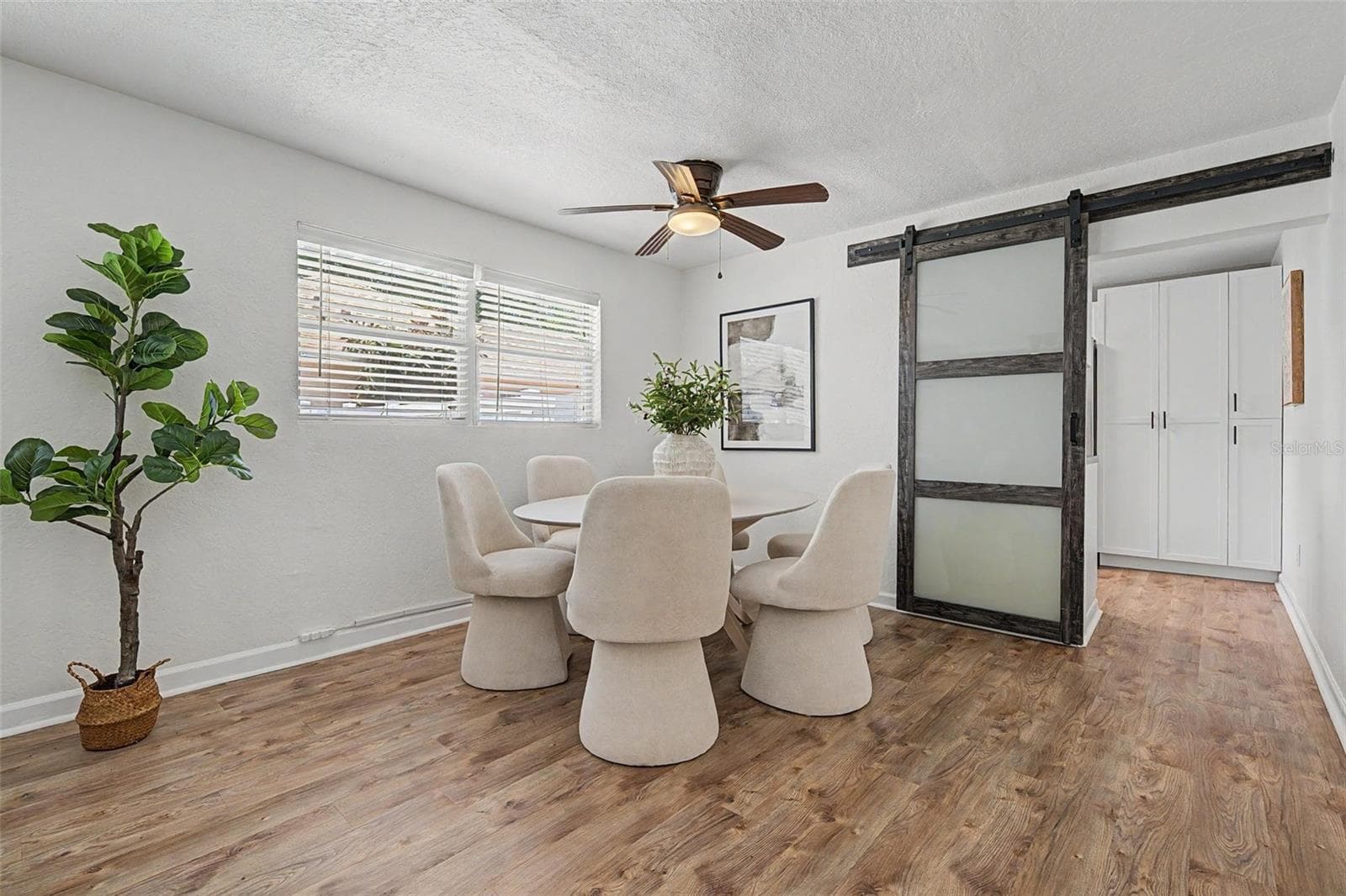 Single Family Residence at 3913 N LYNN AVE, TAMPA, photo 6 of 33