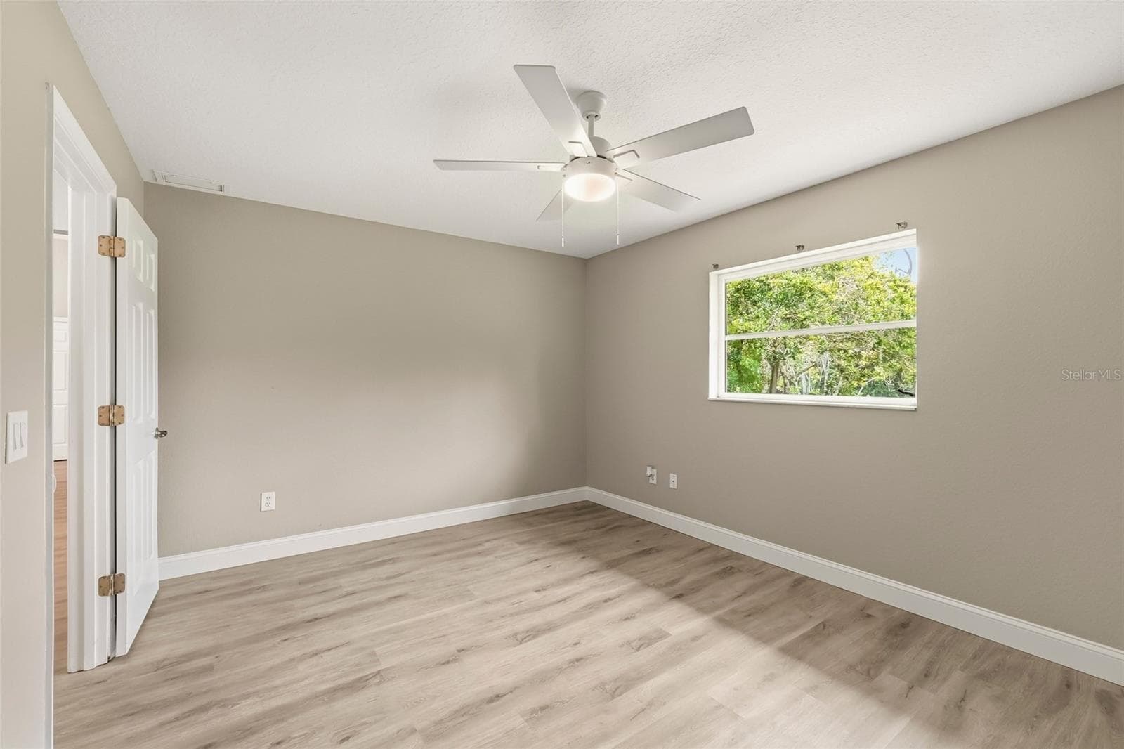 Single Family Residence at 2209 TROPICAIRE BLVD, NORTH PORT, photo 28 of 69