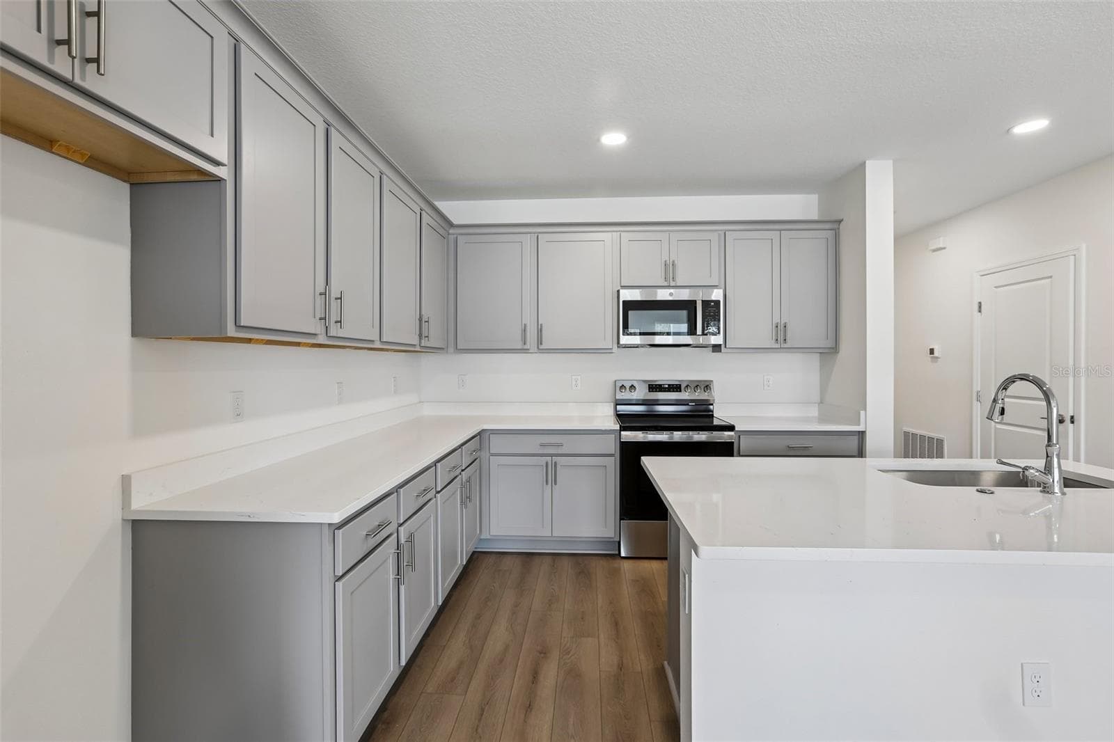 Townhouse at 34563 TURPINS AVE, ZEPHYRHILLS, photo 5 of 27