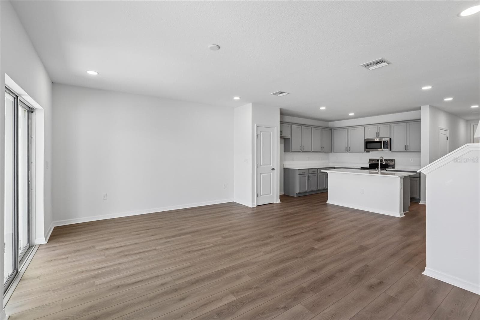 Townhouse at 34563 TURPINS AVE, ZEPHYRHILLS, photo 6 of 27