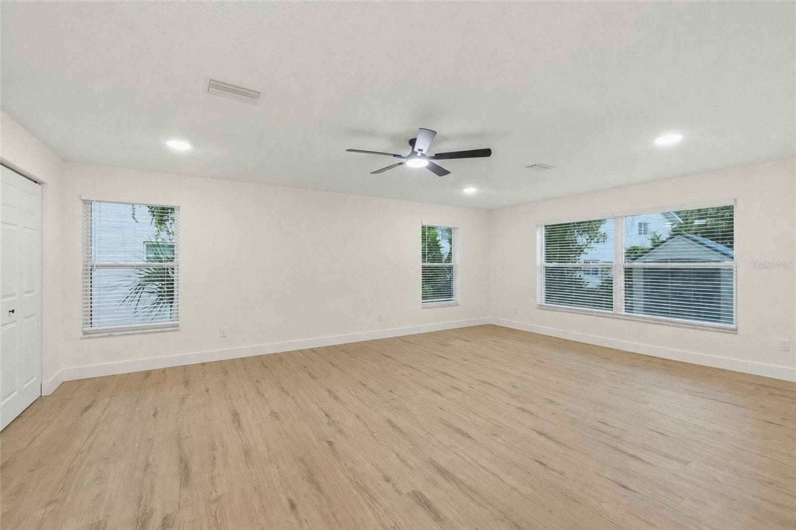 Single Family Residence at 435 MEHLENBACHER RD, LARGO, photo 19 of 44