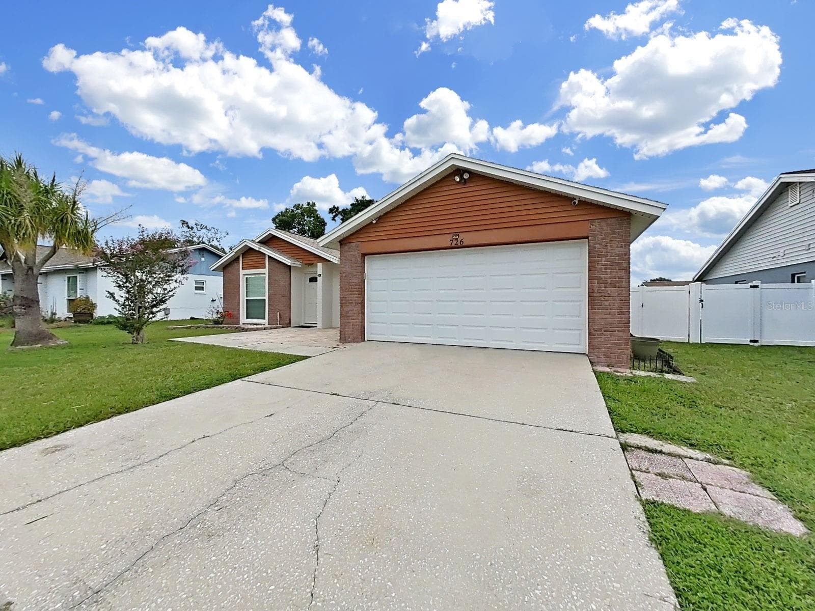 Single Family Residence at 726 STILLVIEW CIR, BRANDON, photo 3 of 56