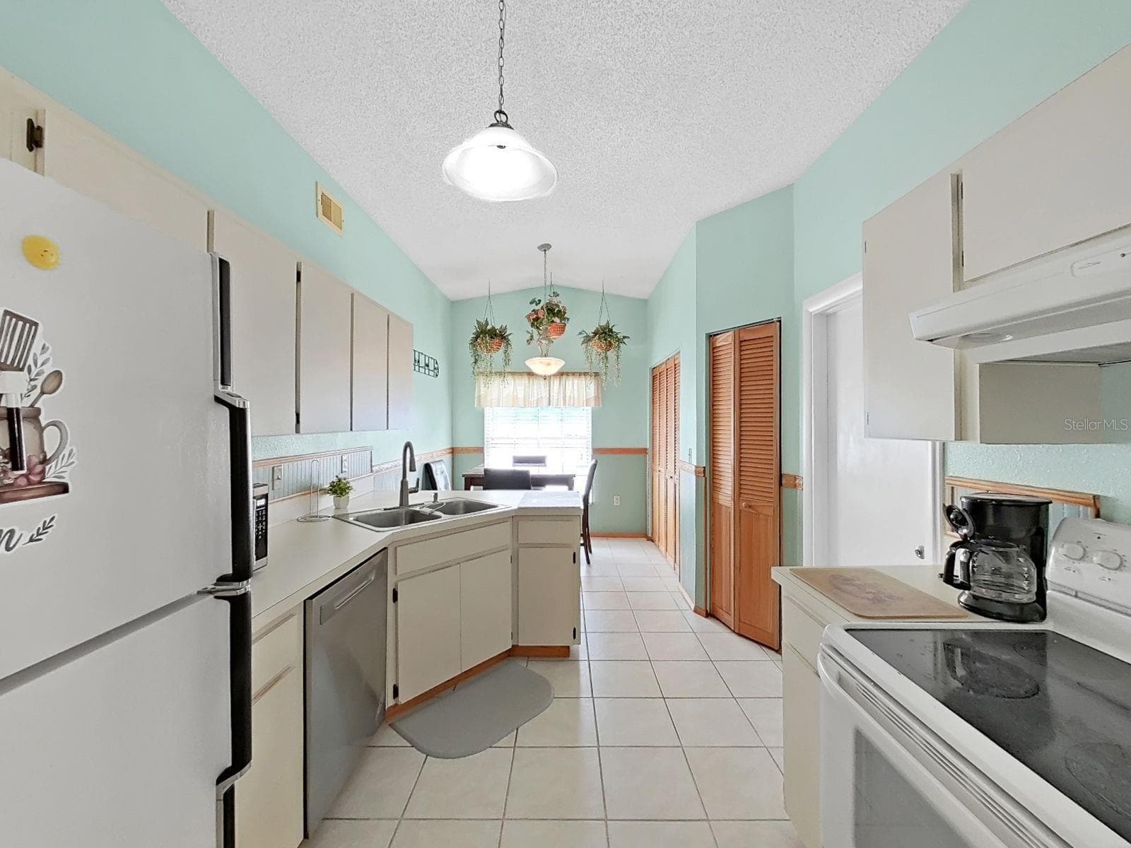 Single Family Residence at 726 STILLVIEW CIR, BRANDON, photo 15 of 56