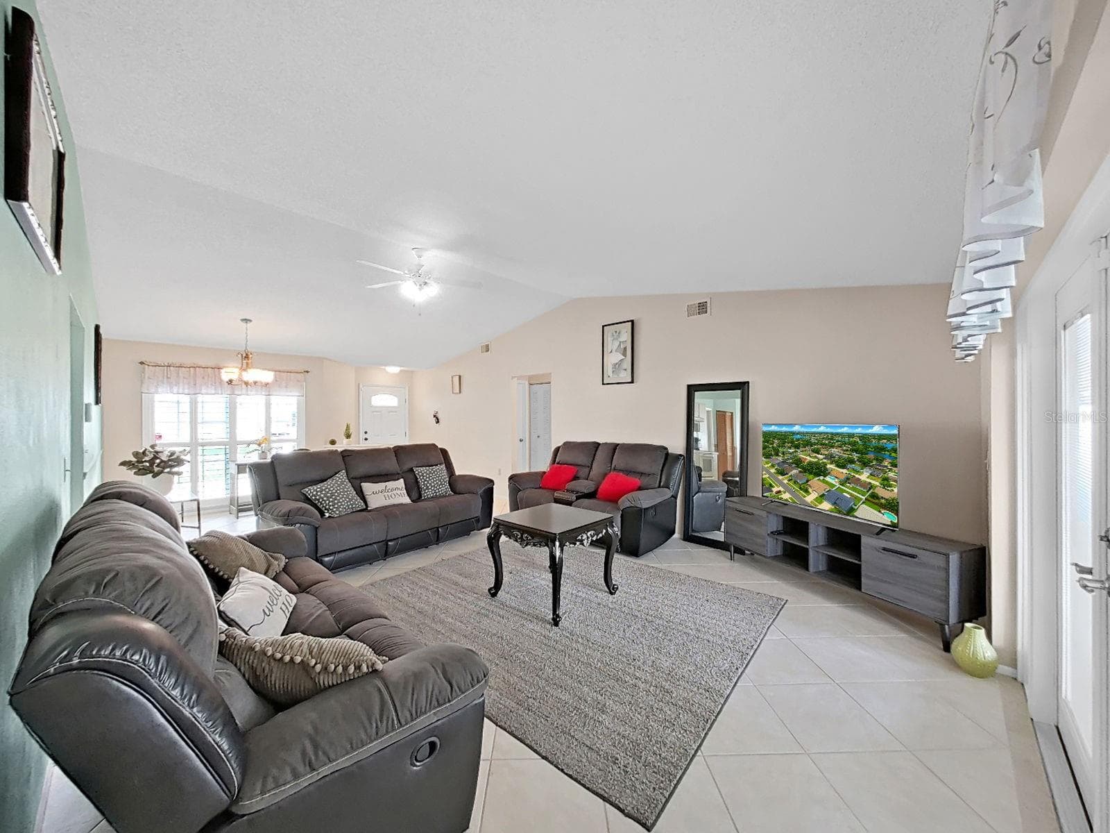 Single Family Residence at 726 STILLVIEW CIR, BRANDON, photo 12 of 56