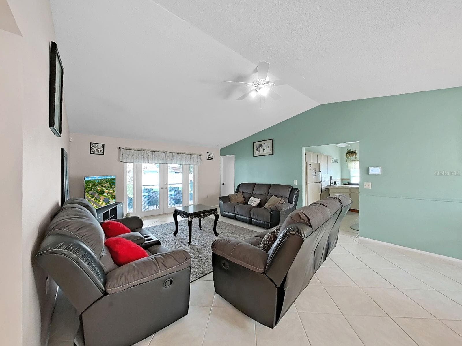Single Family Residence at 726 STILLVIEW CIR, BRANDON, photo 13 of 56