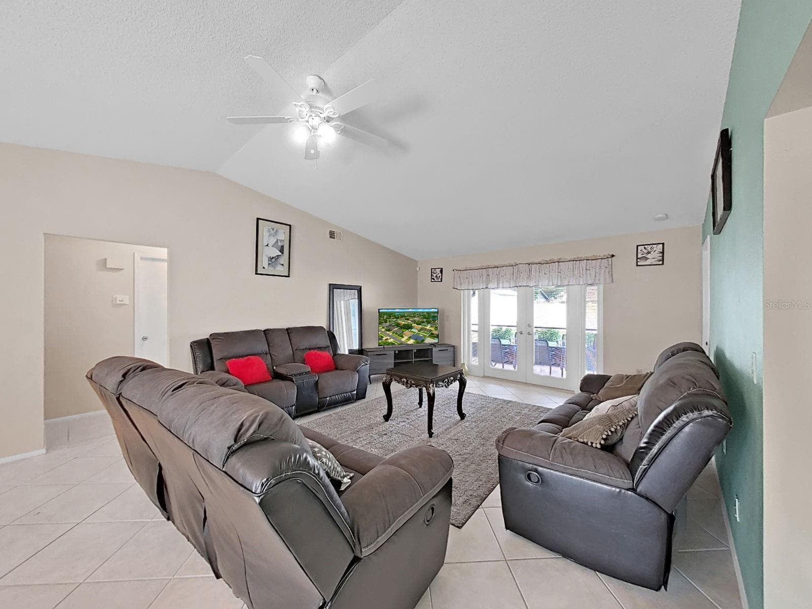 Single Family Residence at 726 STILLVIEW CIR, BRANDON, photo 14 of 56