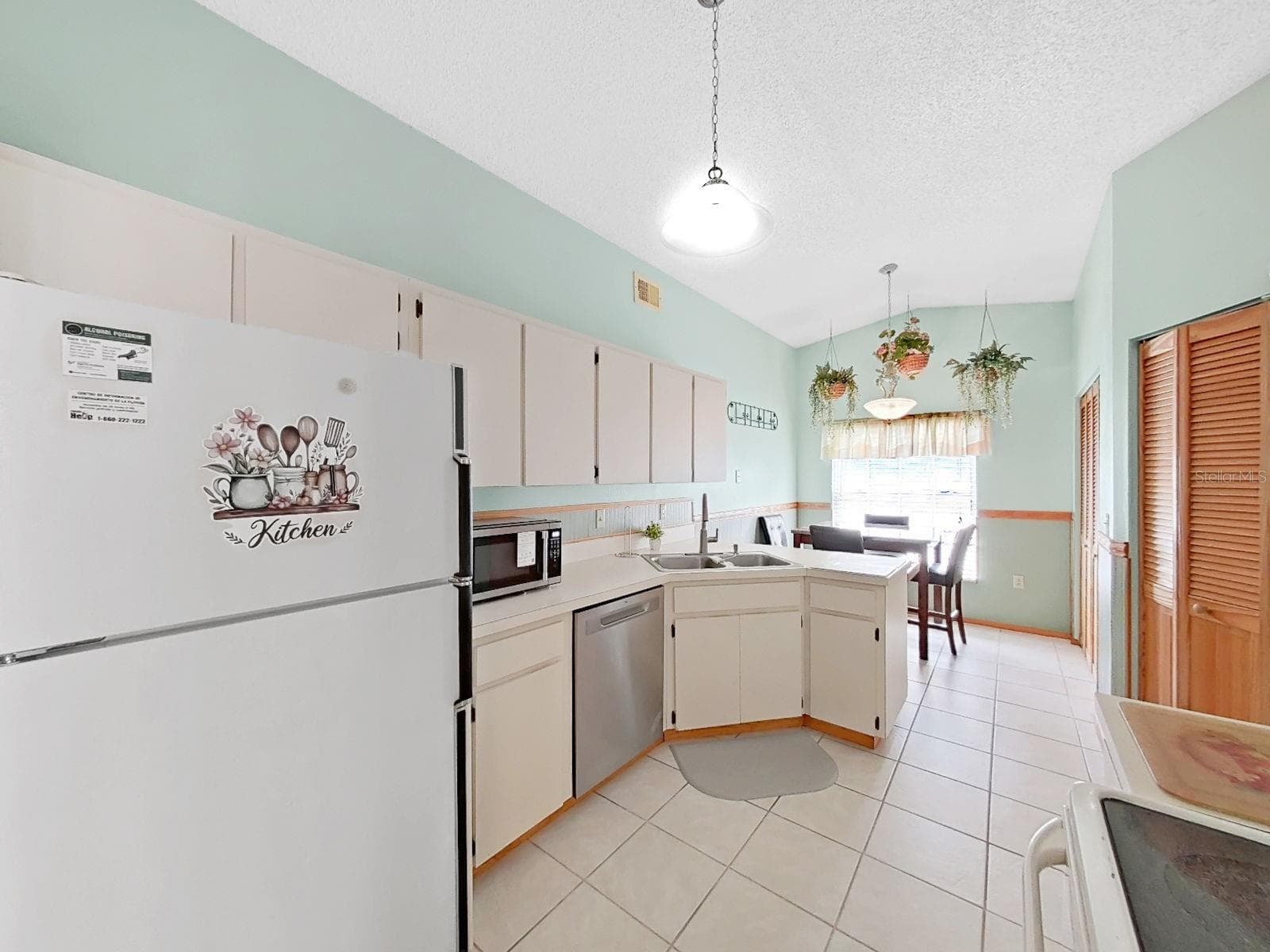 Single Family Residence at 726 STILLVIEW CIR, BRANDON, photo 16 of 56