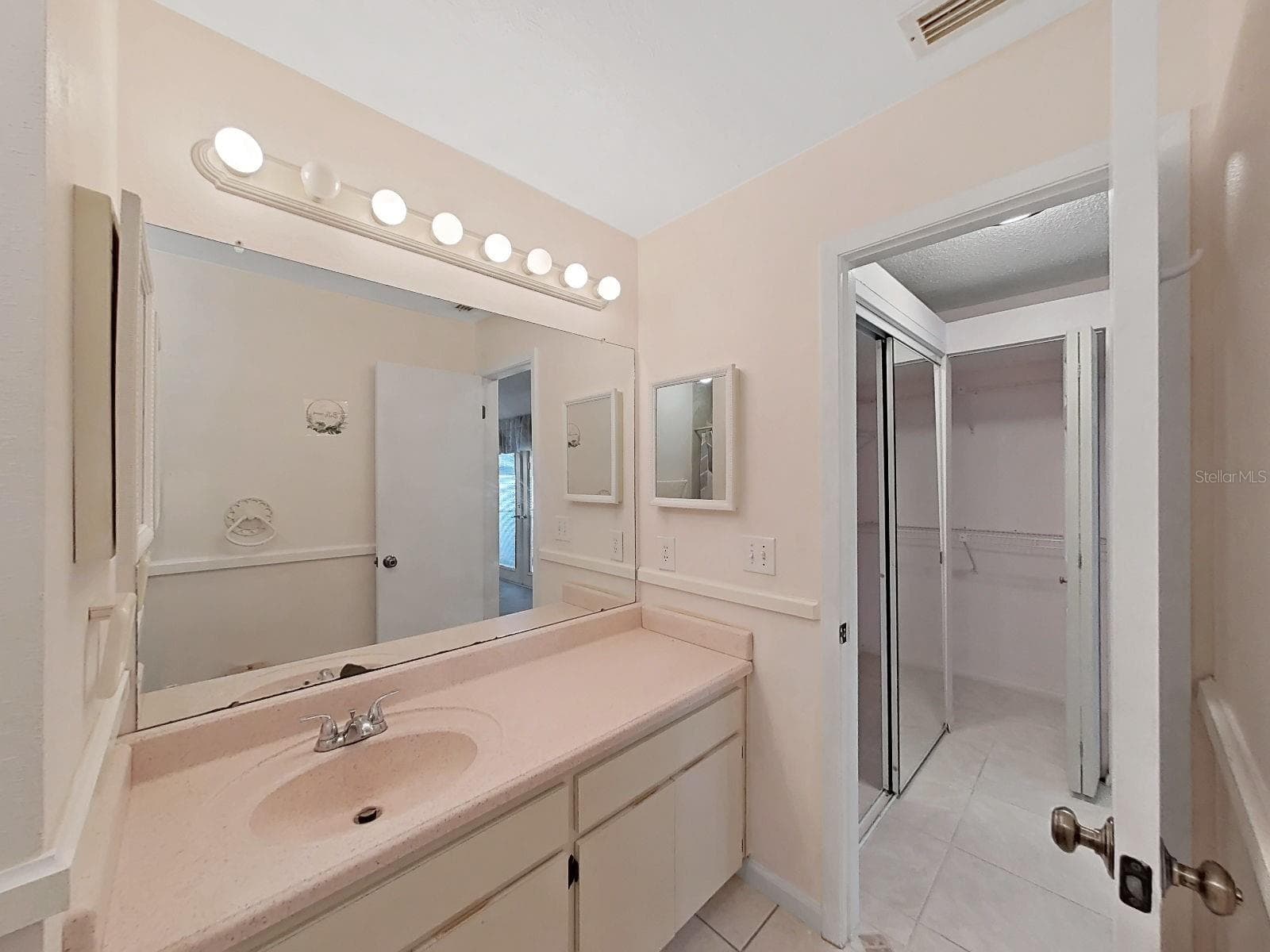 Single Family Residence at 726 STILLVIEW CIR, BRANDON, photo 35 of 56