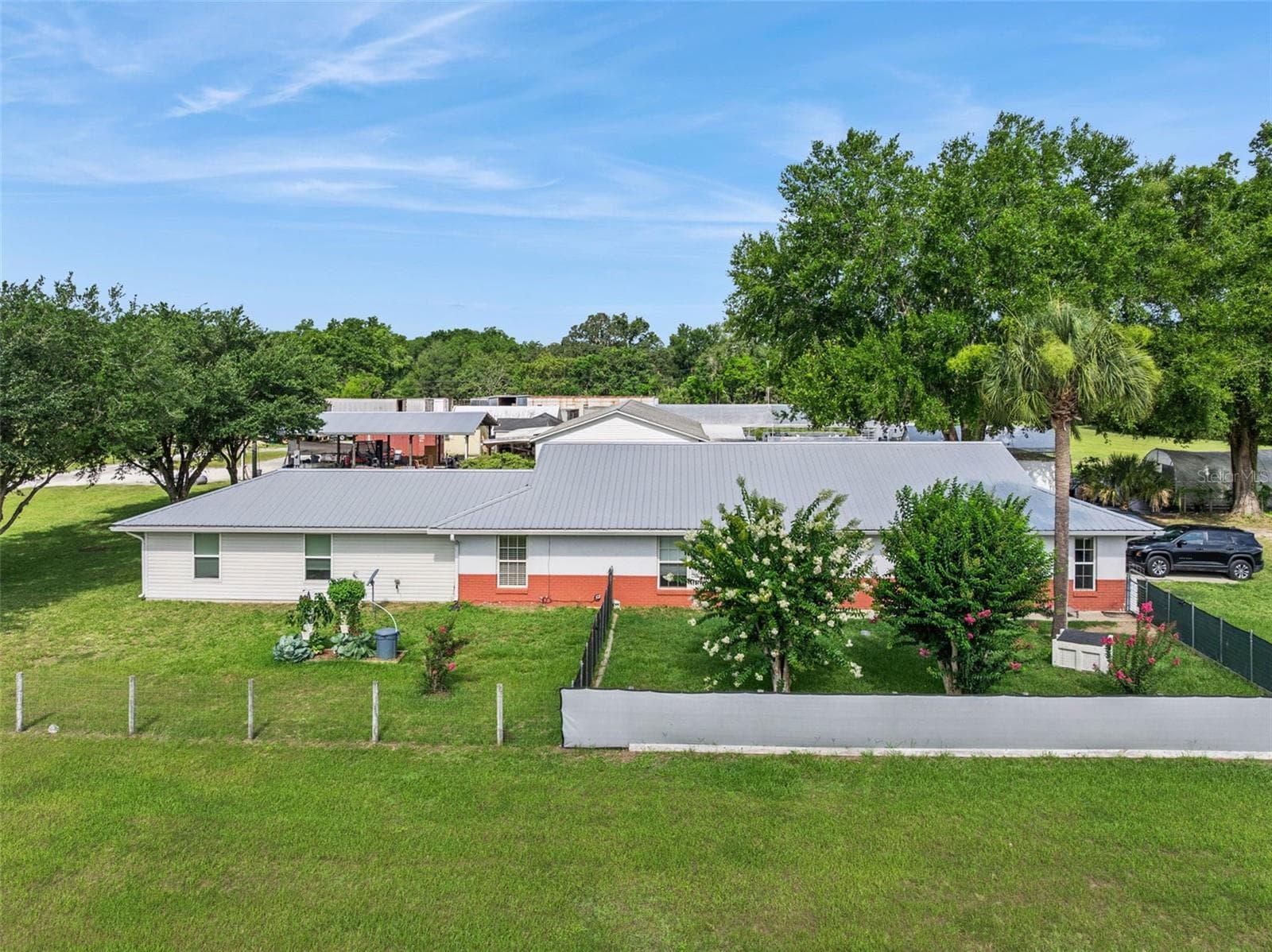 Business at 15000 S US HIGHWAY 441 HWY S, SUMMERFIELD, photo 2 of 49