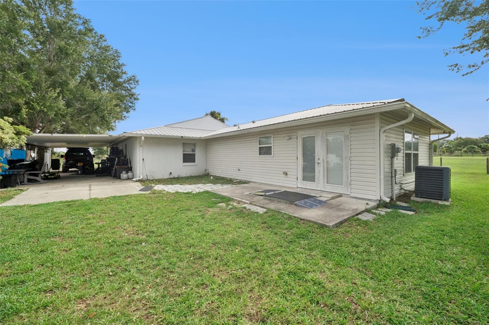 Attached one bedroom apartment to the main house - 15000 S US HIGHWAY 441 HWY S, SUMMERFIELD