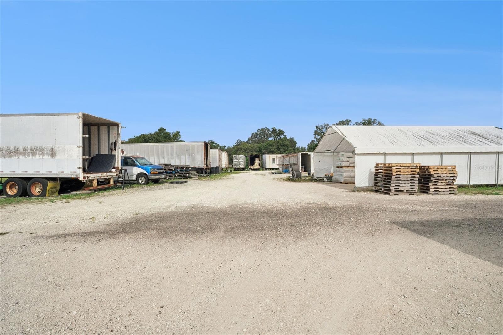 Dry storage area - 15000 S US HIGHWAY 441 HWY S, SUMMERFIELD