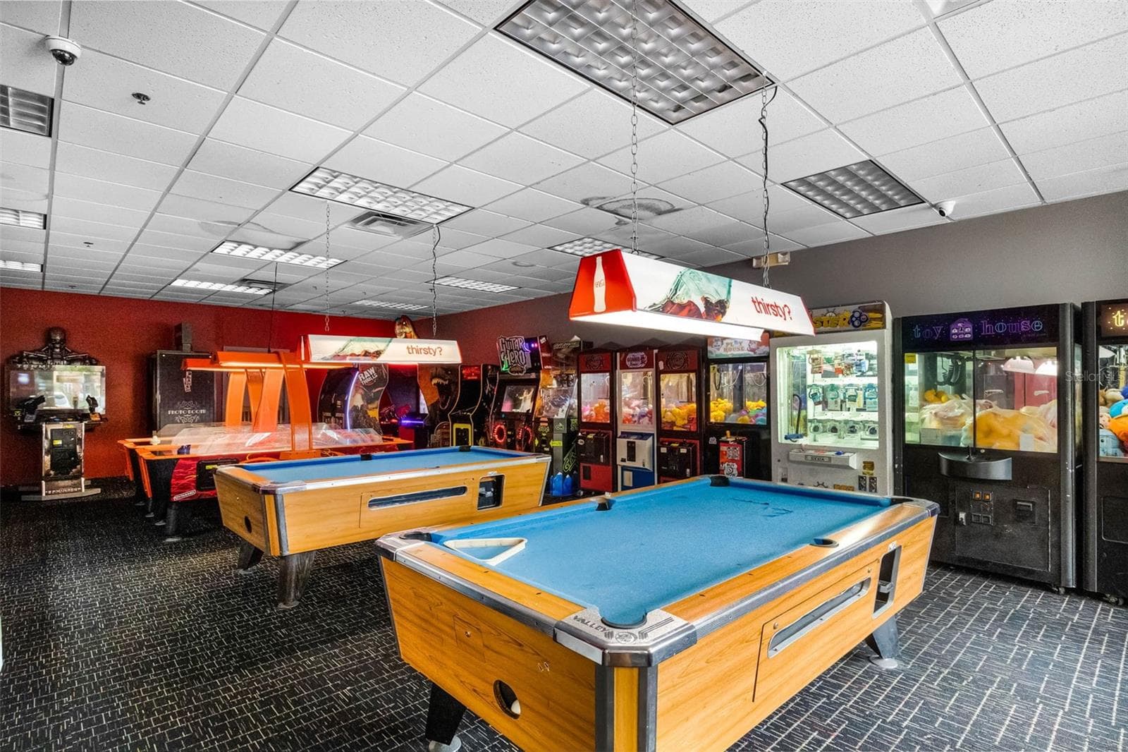 Game Room | Billiard tables and arcade games provide indoor recreation for guests of varying ages. - 8101 RESORT VILLAGE DR #31110, ORLANDO