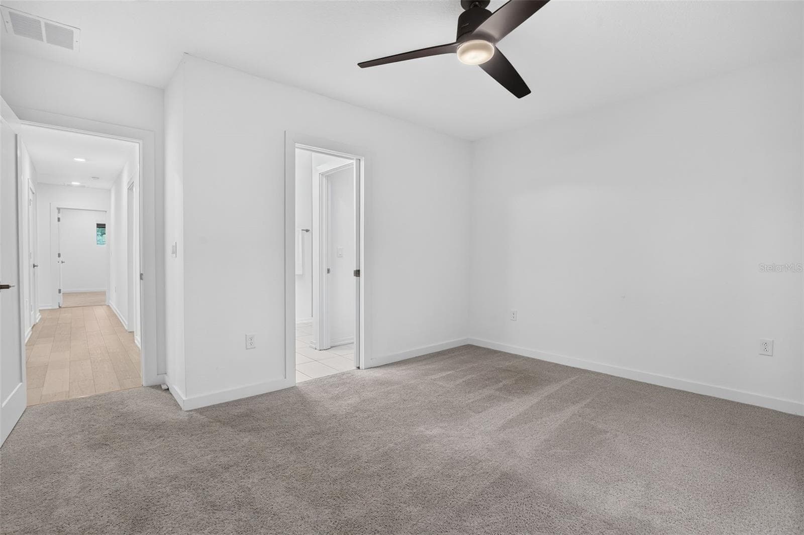 Bedroom with En-Suite Bathroom - 5818 1/2 S 6TH ST, TAMPA