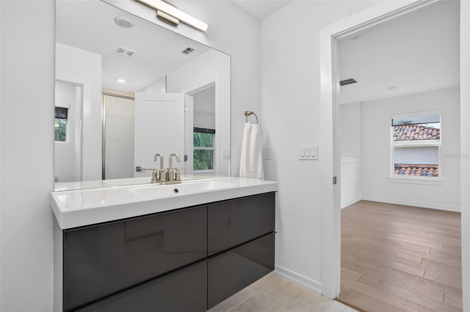 Full Bath w/Shower tub combination-access from loft or bedroom.Double Doors. - 5818 1/2 S 6TH ST, TAMPA