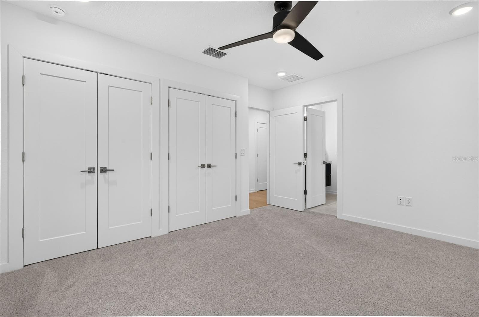 Bedroom Jack and Jill Bathroom En-Suite Both doors close on each of the bedrooms. - 5818 1/2 S 6TH ST, TAMPA