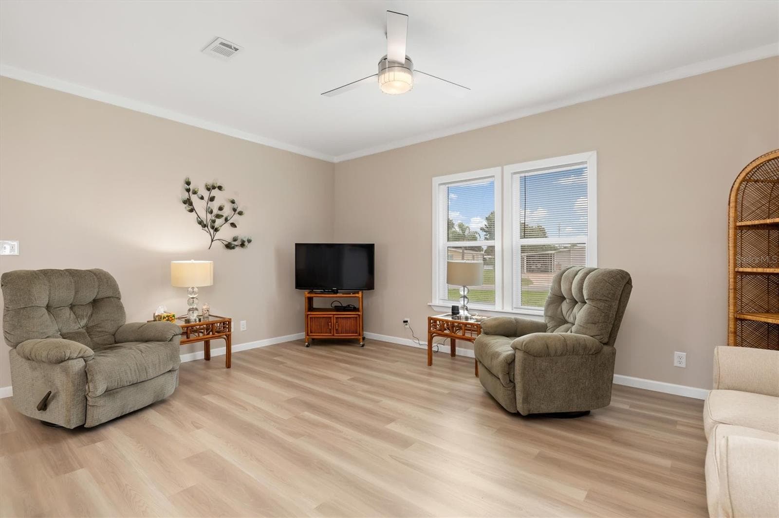 Manufactured Home at 6287 GREENFINCH RD, ENGLEWOOD, photo 7 of 47