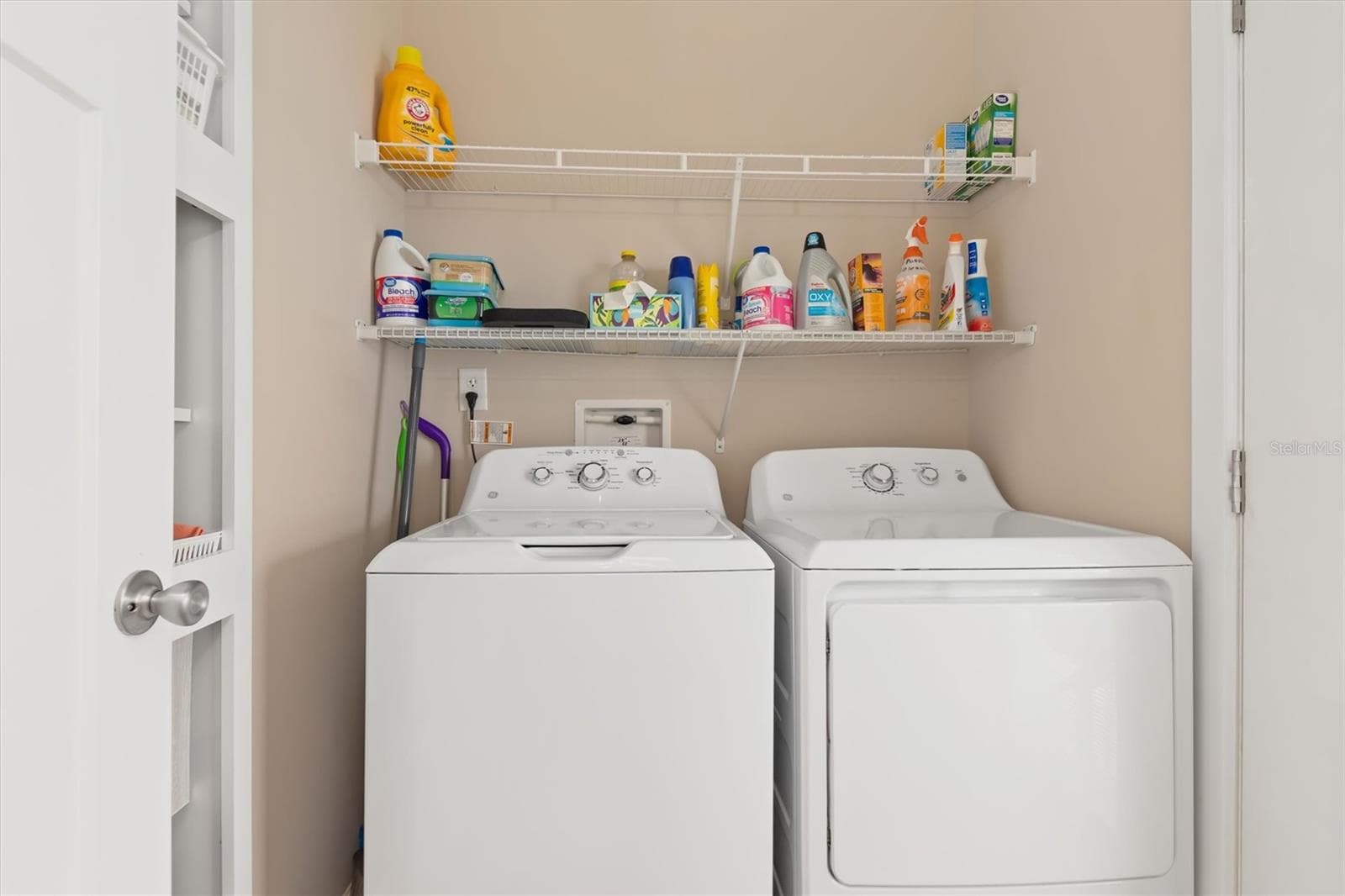 Full size washer and dryer - 6287 GREENFINCH RD, ENGLEWOOD