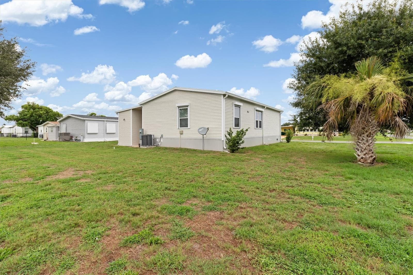Manufactured Home at 6287 GREENFINCH RD, ENGLEWOOD, photo 31 of 47