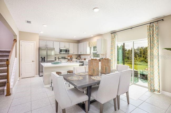 Model home - actual features may vary. - 621 BROADOAK DR, DUNDEE