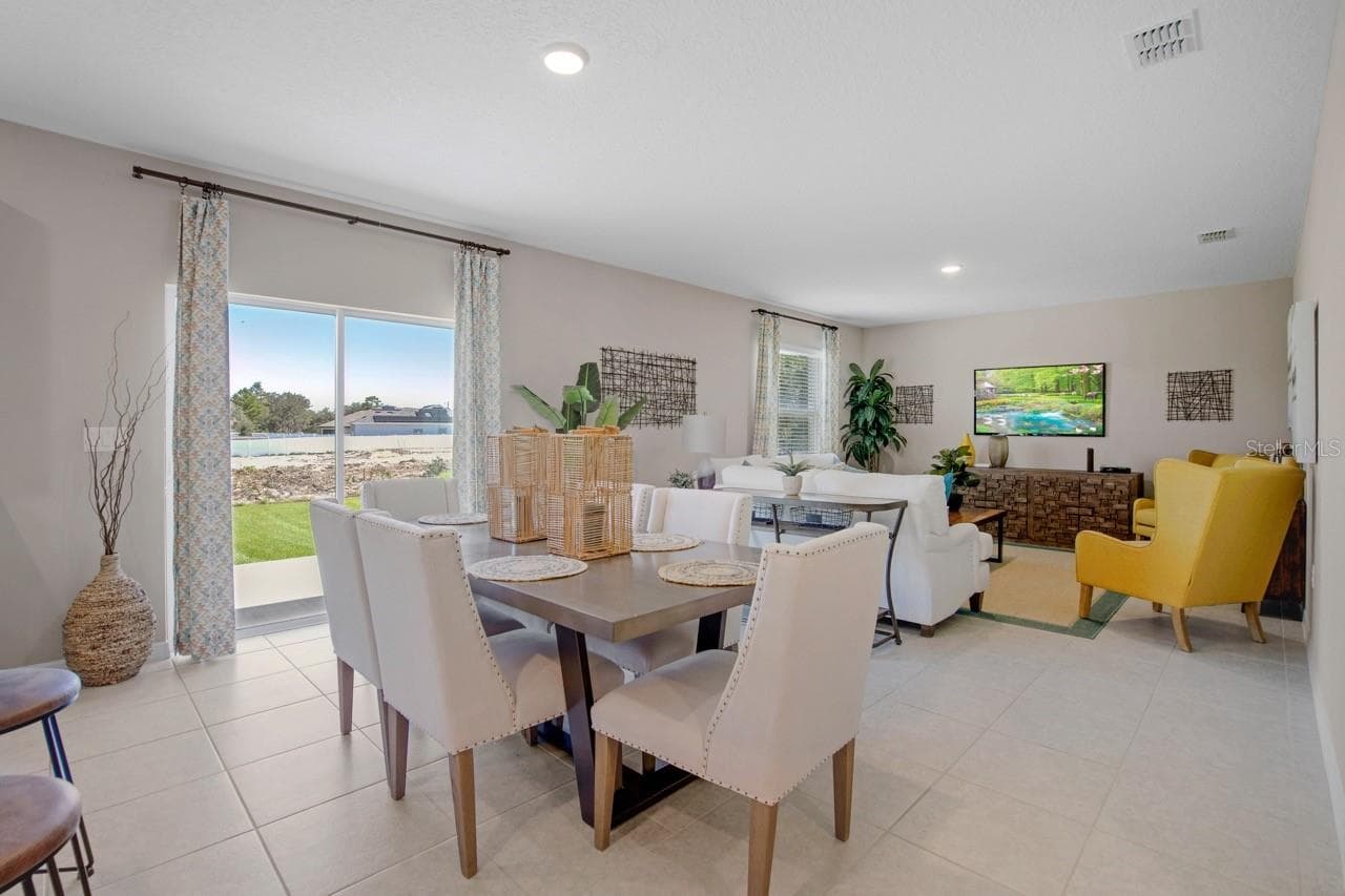 Model home - actual features may vary. - 621 BROADOAK DR, DUNDEE